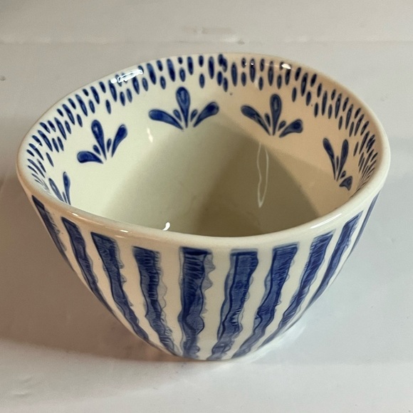 Blue & White Ceramic Coffee/Tea Cup with Gold Handle – Hand Wash Only - Picture 6 of 8